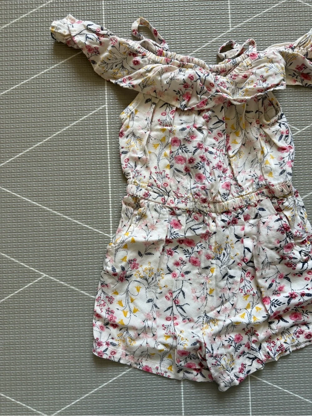 Old Navy|Baby girl/toddler sleeveless ruffle romper,size 4T•••Boho summer style